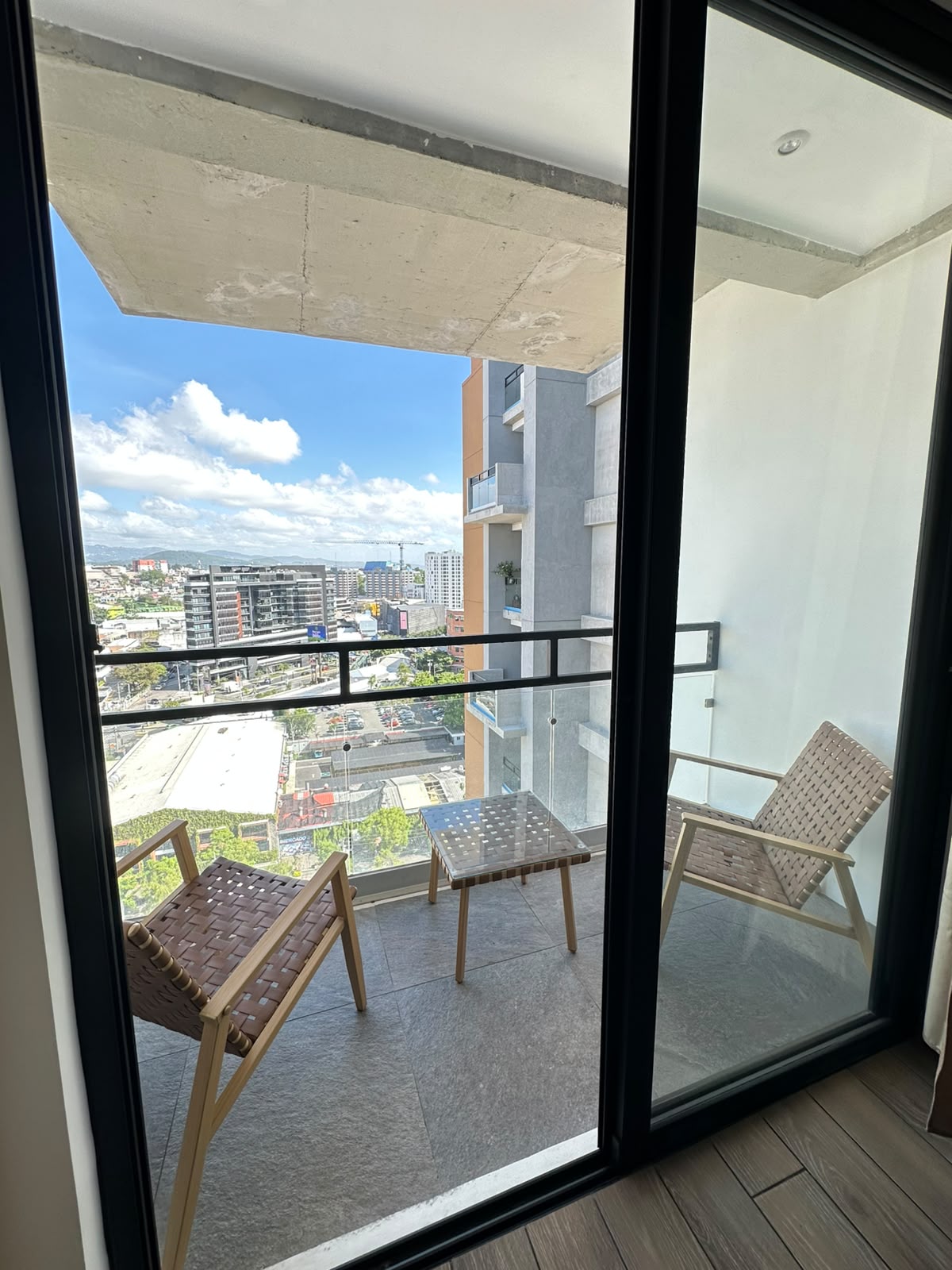 Apartamento Amueblado En Alquiler Inara Cuatro Norte Zona 4 Nivel 18 Melissa Bienes Raices Gt (5)