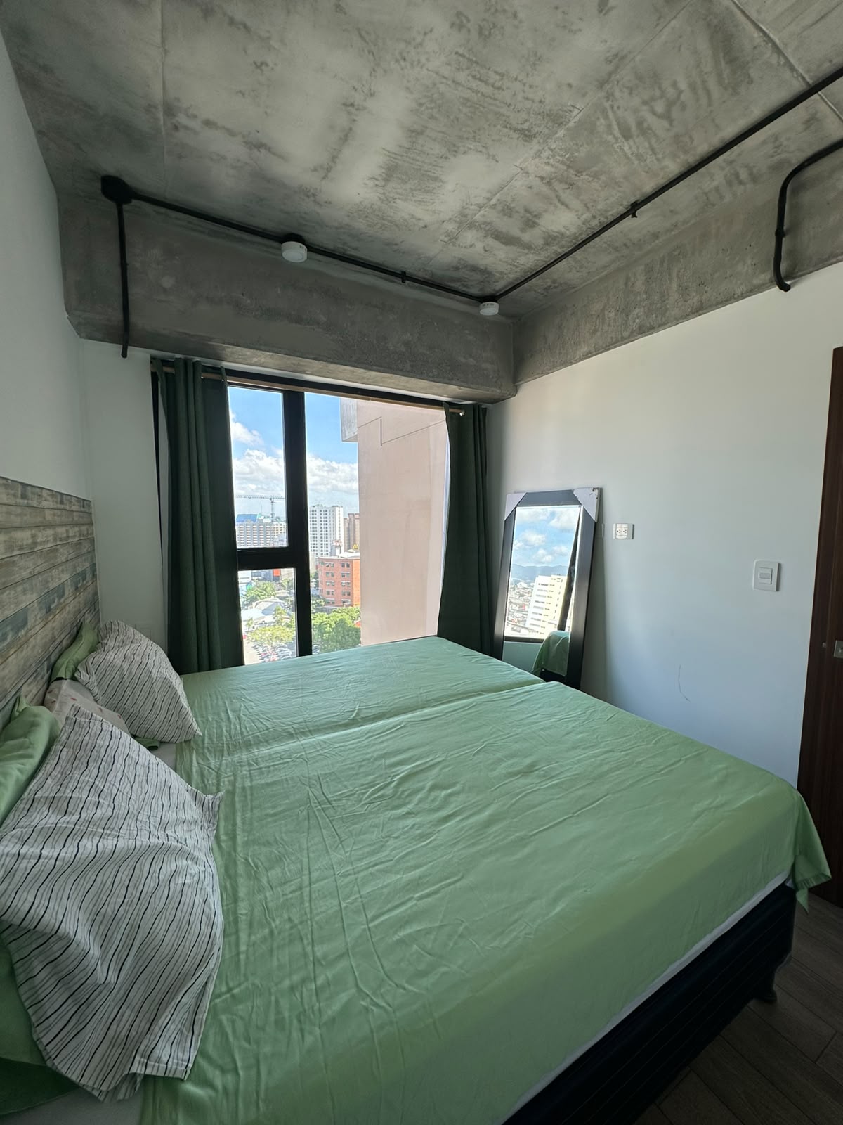 Apartamento Amueblado En Alquiler Inara Cuatro Norte Zona 4 Nivel 18 Melissa Bienes Raices Gt (11)