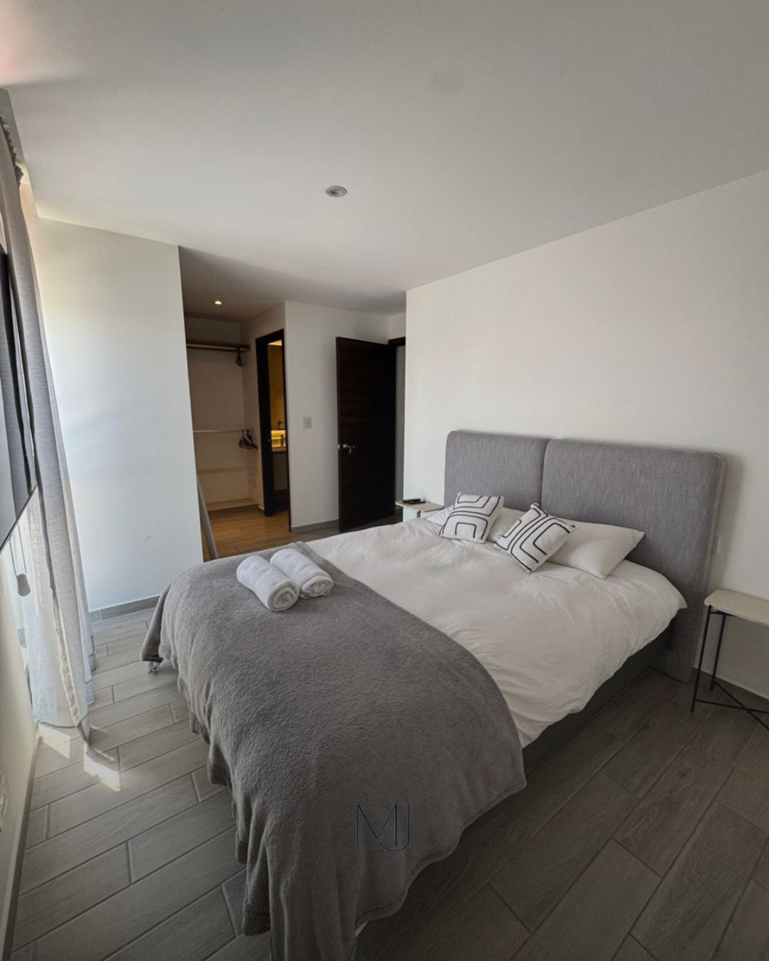 Apartamento Amueblado En Alquiler Parque 10 Zona 10 3 Habitaciones 1 (4)