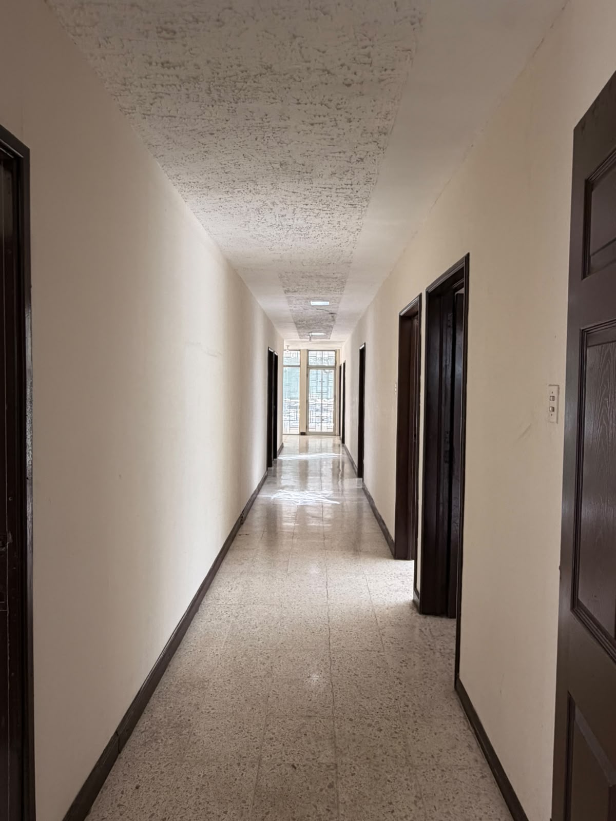 Casa Comercial En Alquiler Calle Mariscal Zona 11 860 M² Amplio Parqueo Melissa Jimenez Alquileresgt (2)