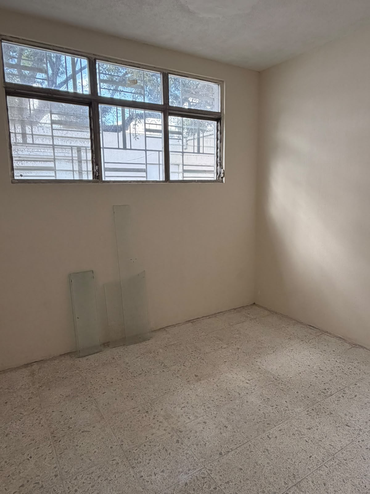 Casa Comercial En Alquiler Calle Mariscal Zona 11 860 M² Amplio Parqueo Melissa Jimenez Alquileresgt (4)