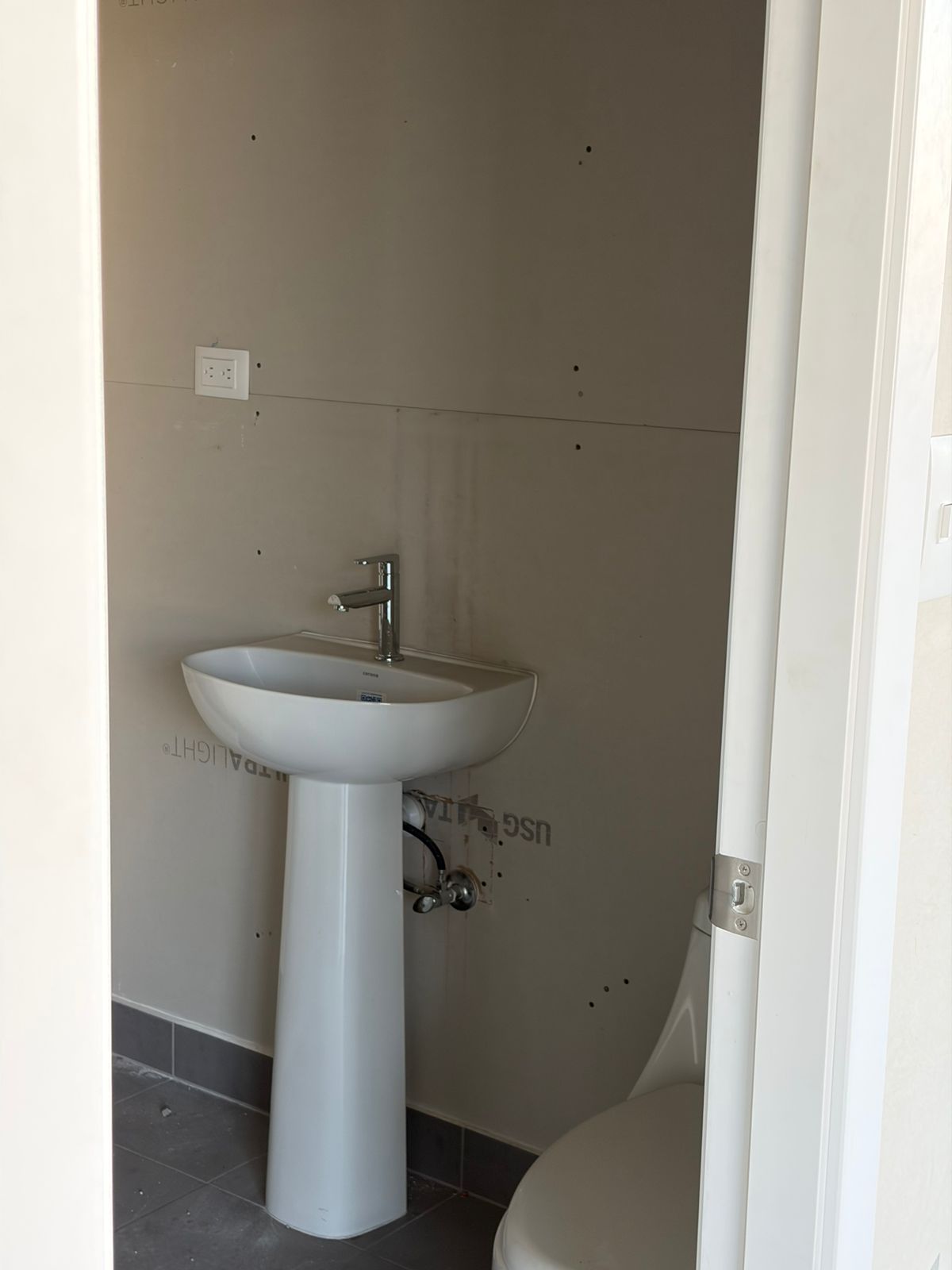 Local Comercial En Renta Venta Edificio Fiamene Zona 10 68 M² Propiedades En Venta En Guatemala Melissa Jimenez (8)