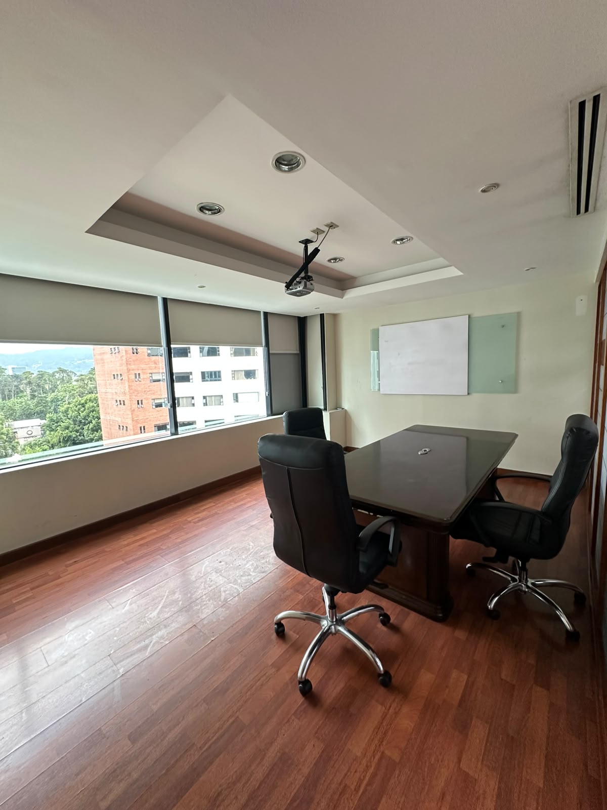 Oficina En Alquiler Europlaza Torre 4 Zona 14 165 M² Melissa Jimenez Alquileres (8)