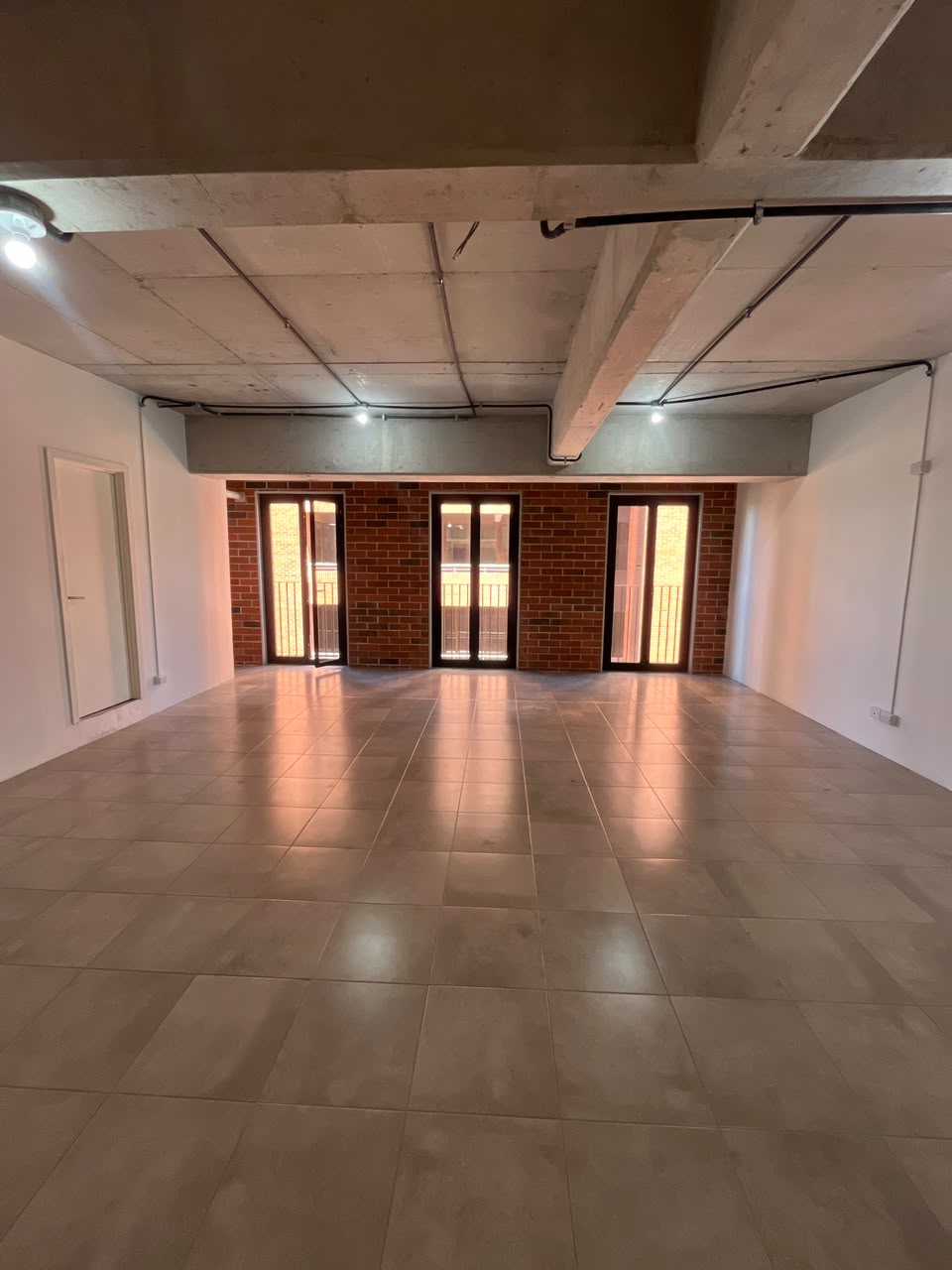 Oficina En Renta Airali Zona 10 Nivel 8 Melissa Jimenez Bienes Raices Gt Propiedades En Alquiler Guatemala (7)